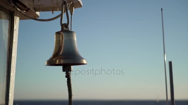 Bell op een schip — Stockvideo