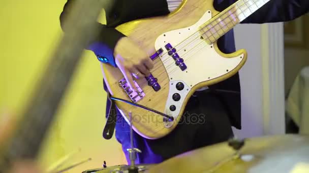 Chitarist în trupa de muzică — Videoclip de stoc