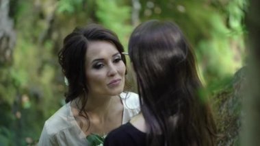 genç kadının makyaj yapması