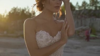 Gün batımında poz gelin