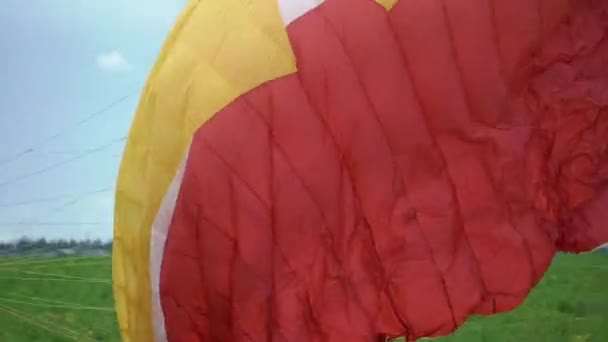 红色的伞翼 — 图库视频影像