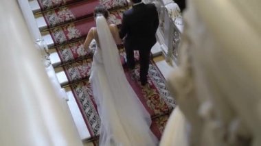 Evlilik çift merdivenlerden yukarı