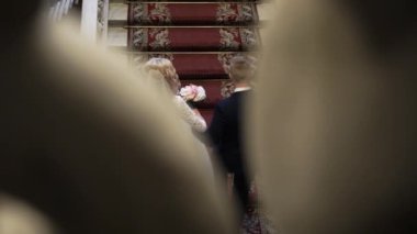 Evlilik çift merdivenlerden yukarı