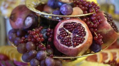 bir tablo üzerinde meyve