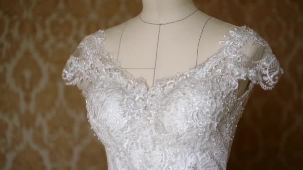 Robe de mariée dans la chambre — Video