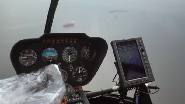 Vliegen in een helikopter — Stockvideo