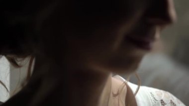 genç güzel kadın kılığında