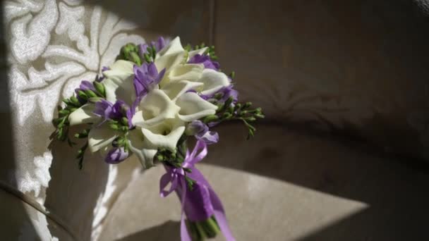 Bridal bouquet on sofa — Stock Video