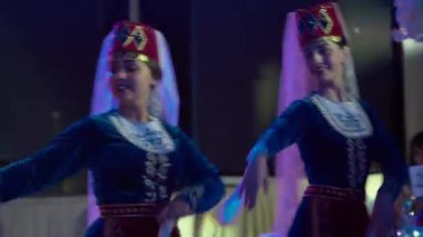 Saint-Petersburg, Rusya-17 Ağustos 2017: Geleneksel dansçılar
