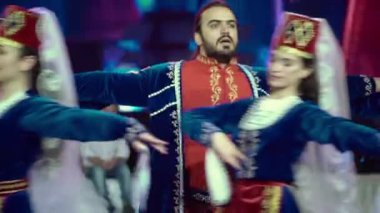 Saint-Petersburg, Rusya-17 Ağustos 2017: Geleneksel dansçılar