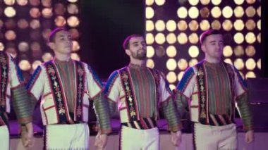 Saint-Petersburg, Rusya-17 Ağustos 2017: Geleneksel dansçılar