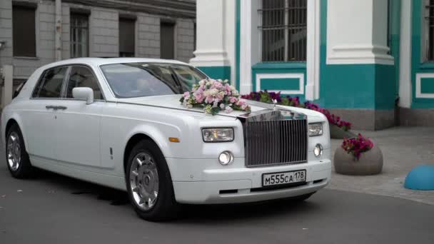 Saint-Petersburg, Rusya-17 Ağustos 2017: Rolls Royce araba — Stok video