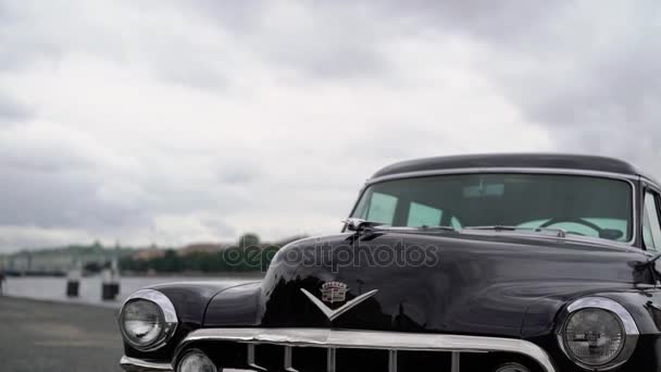 Sint-Petersburg, Rusland-1 oktober 2017: Retro Cadillac auto — Stockvideo