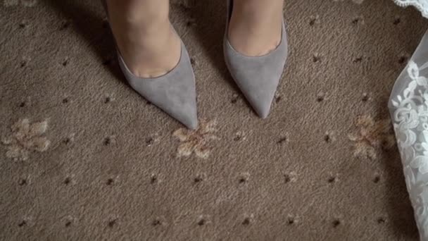 Женщина в обуви — стоковое видео
