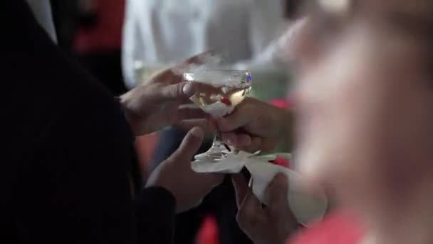 La gente toma champán — Vídeos de Stock