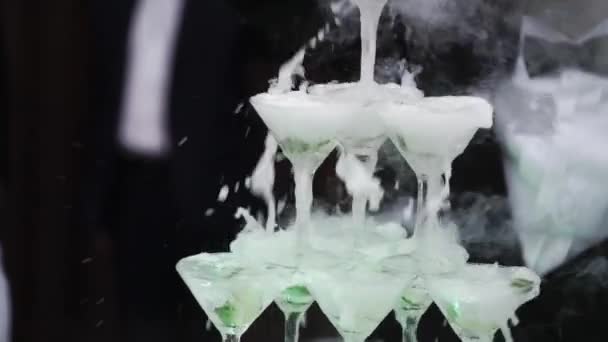 Despejar pirâmide de champanhe — Vídeo de Stock