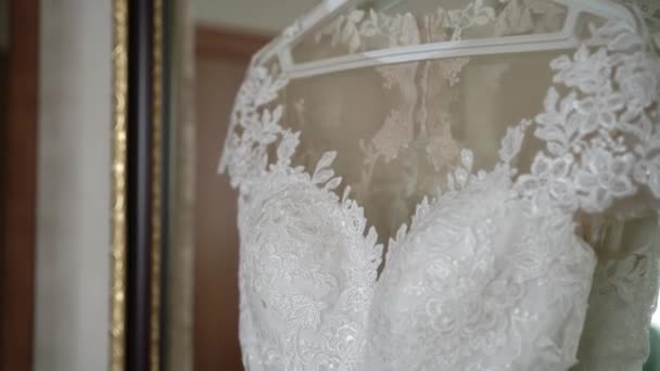 Robe de mariée blanche — Video