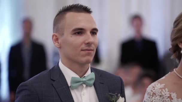 Novia y novio en la ceremonia de boda — Vídeos de Stock