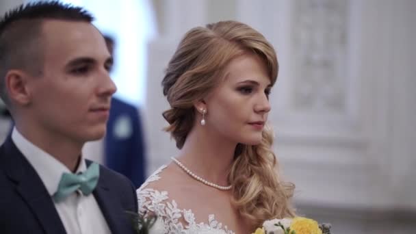 Mireasă și mire la ceremonia de nuntă — Videoclip de stoc