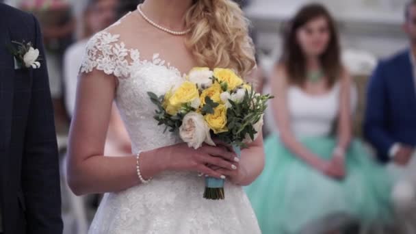 Novia en la ceremonia de boda — Vídeo de stock