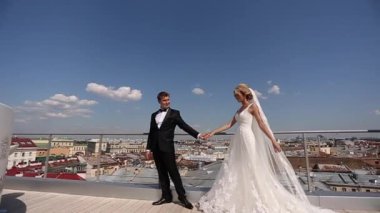 Gelin ve damat, çatı