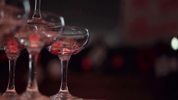 Sklenice na šampaňské — Stock video