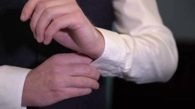 Gömlek uzun kol kadar düğmelerini