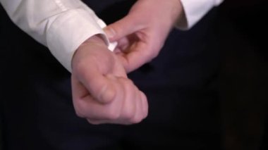 Gömlek uzun kol kadar düğmelerini