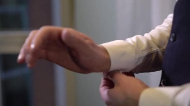 Gömlek uzun kol kadar düğmelerini