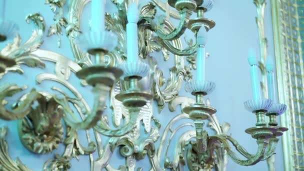 Chandelier in palace — Stock Video
