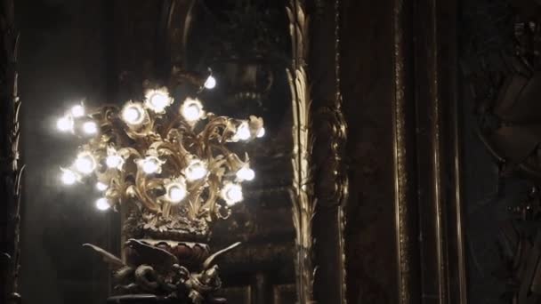 Πολυέλαιος στο παλάτι — Αρχείο Βίντεο