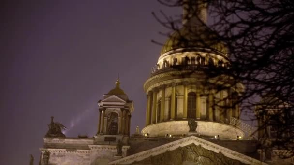 Isaacs catedral en la noche de invierno — Vídeo de stock