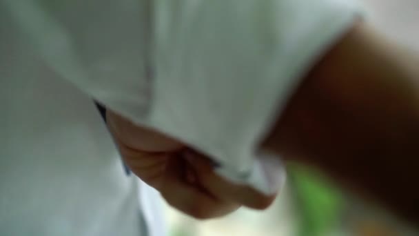 穿白衬衣的男人 — 图库视频影像