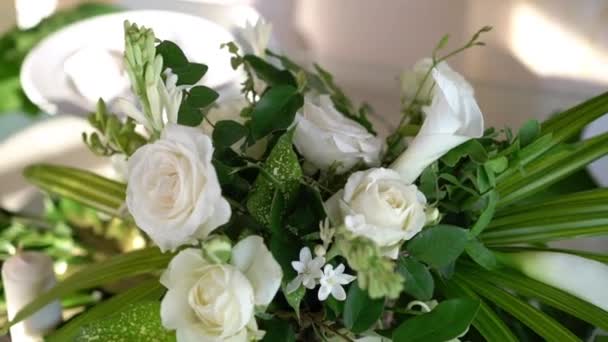 White roses flowers — Stock Video
