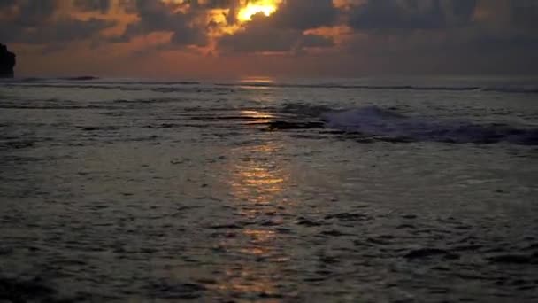Pôr do sol no mar — Vídeo de Stock