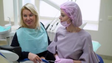 Hasta ve diş hekimi doktor diş Kliniği