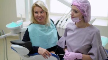 Hasta ve diş hekimi doktor diş Kliniği