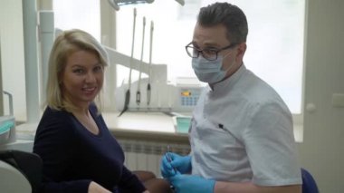 Hasta ve diş hekimi doktor diş Kliniği