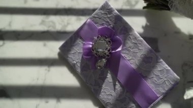 Gelin buketi ve mor invintation