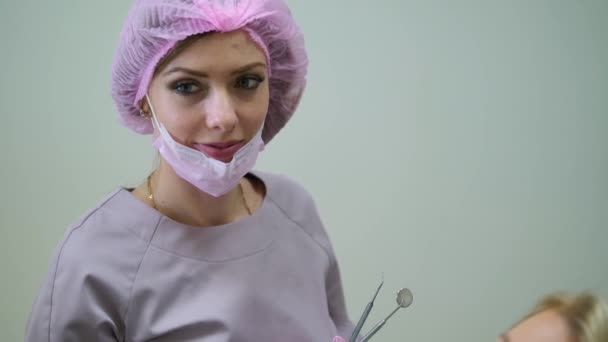 Patiënt In tandheelkundige kliniek — Stockvideo