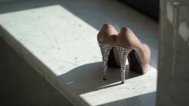 Женская обувь на высоком аду — стоковое видео