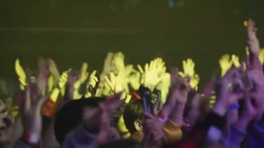 Saint-Petersburg, Rusya-11 Mart 2018: club konserinde dans insanlar