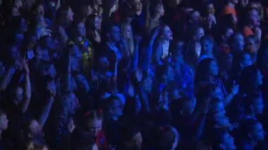 Saint-Petersburg, Rusya-11 Mart 2018: club konserinde dans insanlar