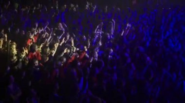 Saint-Petersburg, Rusya-11 Mart 2018: club konserinde dans insanlar