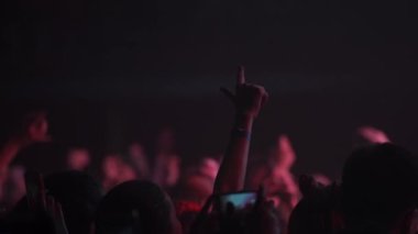 Saint-Petersburg, Rusya-11 Mart 2018: club konserinde dans insanlar