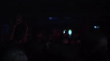 Saint-Petersburg, Rusya-11 Mart 2018: club konserinde dans insanlar