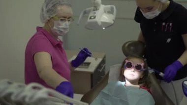 Kız çocuk diş Kliniği
