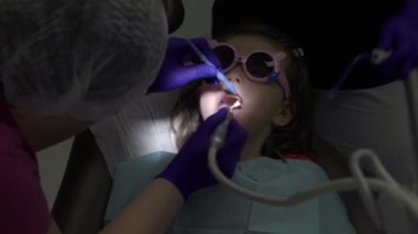 Kız çocuk diş Kliniği