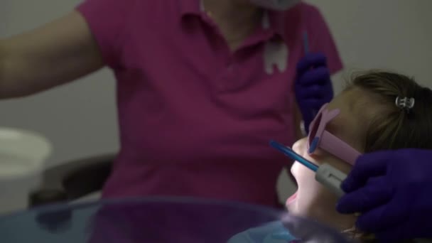 Child girl in dental clinic — Stock Video