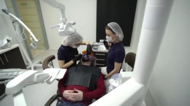 Diş hekimi beyazlatma diş hasta için